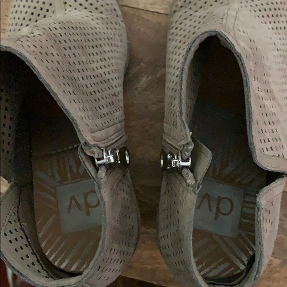 Dolce Vita Women’s Booties - Picture 6 of 7